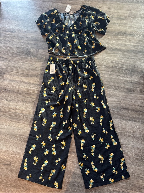a new day Pants - NWT a new day Black Floral Wide-Leg Pants and Top Set